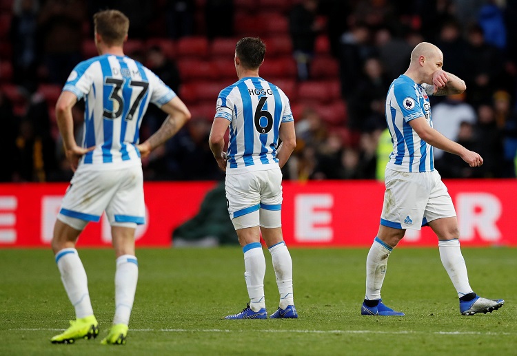 Primary KeywordPremier League Secondary Keyworddự đoán sbobet  nhận định West Ham vs Huddersfield  cập nhật Premier League 2019 Article Title VNPremier League West Ham vs Huddersfield: Khó khăn cho Huddersfield! Article Title EnglishPremier League West Ham vs Huddersfield: A challenging match for Huddersfield! Premier League West Ham vs Huddersfield: Khó khăn cho Huddersfield! West Ham vs Huddersfield Cùng dự đoán Sbobet đánh giá trận West Ham vs Huddersfield, 23:00 ngày 16/03 (GMT+8) và cập nhật Premier League 2019! West Ham cần thêm 1 điểm nữa để chính thức trụ hạng thành công, trong khi cơ hội đó đối với Huddersfield gần như không còn. Do vậy, trận đấu tới có lẽ sẽ chỉ có một đội chơi hết mình. Những điểm đáng chú ý West Ham đang có thành tích ghi bàn không đế nỗi tồi. Sau 30 vòng đấu, họ cũng có được 37 bàn thắng. Song, cũng có đến 43 lần đội bóng này để thủng lưới. Trong quá khứ, có 3 lần đội bóng này đối đầu với đối thủ Huddersfield. Trong cả 3 trận đấu đó, họ đều có được bàn thắng. Thậm chí, 2/3 trận này họ ghi được từ 2 bàn thắng trở lên. Trong 10 trận đấu gần đây nhất của mình, có 6 trận West Ham ghi được bàn thắng. Trong đó, có 3 trận họ ghi được từ 2 bàn trở lên. Song, cũng có đến 8/10 trận này họ để thủng lưới. Trên sân nhà, đến 8/10 trận họ có bàn với 6 trong số đó là từ 2 bàn thắng trở lên. Song, cũng có 7/10 trận này họ thủng lưới. 1 Theo các nhận định West Ham vs Huddersfield, trong khi đó, Huddersfield Town đang là đội bóng gây thất vọng nhất giải đấu, đặc biệt là ở hàng công. Sau 30 vòng đấu, chỉ vỏn vẹn 15 lần họ có được bàn thắng. Thế nhưng, lại có đến 53 lần họ để thủng lưới. Trong 3 lần đối đầu với đối thủ thành London này, có 2 trận họ có bàn nhưng cả 2 trận họ chỉ đều ghi được 1 bàn. Trong 10 trận đấu gần đây nhất của mình, chỉ vỏn vẹn 2 trận Huddersfield có được bàn thắng, 1 thành tích hết sức tồi tệ. Trong khi đó, có đến 8/10 trận này họ thủng lưới với 5 trong số đó là từ 2 bàn thua trở lên. Trên sân khách, cũng chỉ 3/10 trận gần nhất họ có bàn. Song, cũng có 8/10 trận này họ thủng lưới với 4 trong số đó là từ 2 bàn thua trở lên. West Ham đang đứng thứ 9 trên bảng xếp hạng với 39 điểm sau 30 vòng đấu của Ngoại hạng Anh. Ở 3 lần đối đầu trước đây với đội khách, cả 3 lần họ đều bất bại với 2 trong số đó là những chiến thắng. Cả 2 chiến thắng này, đội chủ sân London đều thắng với cách biệt 2 bàn trở lên. Điều này cho thấy cả năng thắng đậm của họ trong trận này là khá cao. Trong 10 trận đấu gần đây nhất của mình, có 3 trận West Ham giành được chiến thắng. Đáng chú ý khi 2/3 chiến thắng này, họ đều thắng cách biệt 2 bàn trở lên. Ngoài ra, 2/3 trận đó họ cũng giữ sạch lưới. Trên sân nhà, đến 6/10 trận gần nhất West Ham giành chiến thắng. Đến 4 trong số đó họ thắng cách biệt 2 bàn trở lên.  2 Theo các nhận định West Ham vs Huddersfield, trong khi đó, Huddersfield Town đang là đội bóng đội sổ cả giải đấu và có nguy cơ cao nhất phải xuống hạng ở mùa giải sau. Sau 30 vòng đấu, đội bóng này chỉ có được vỏn vẹn 14 điểm. Họ còn cách nhóm an toàn đến 16 điểm, 1 con số quá lớn với thực lực của họ hiện tại khi chỉ còn 8 vòng đấu nữa mọi chuyện sẽ kết thúc. Trong 3 lần đối đầu với West Ham, thành tích tốt nhất của họ chỉ là 1 trận hòa hồi đầu mùa. Trong 10 trận đấu gần đây nhất của mình, đến 8 trận Huddersfield để thua. Đáng chú ý khi đến 4 trong số đó họ thua cách biệt 2 bàn. Ngoài ra, 7/8 trận thua này họ đều không có bàn. Trên sân khách, đến 8/9 trận gần nhất họ thua trận. 3 trong số đó Huddersfield thua với cách biệt 2 bàn trở lên.  Đội hình dự kiến giữa 2 đội West Ham vs Huddersfield Town West Ham: Fabianski, Cresswell, Ogbonna, Diop, Fredericks, Rice, Felipe Anderson, Lanzini, Noble, Snodgrass, Chicharito. Huddersfield Town: Lossl, Durm, Schindler, Zanka, Bacuna, Billing, Gorenc-Stankovic, Mooy, Pritchard, Mounie, Kachunga. Lịch sử thi đấu 3 trận gần nhất 2 đội gặp nhau: West Ham thắng 2, hòa 1 West Ham mới để thủng lưới 4 lần trong 6 trận đấu gần nhất chơi trên sân nhà Huddersfield mới giành được 1 chiến thắng trên sân khách kể từ đầu giải Tip cược LỰA CHỌN TỐI ƯU: Chọn Xỉu (Under) kèo 2.5@0.87 *** (23h00 16/03 GMT+8) Theo các nhận định West Ham vs Huddersfield, Huddersfield Town có thành tích đối đầu tích cực trước West Ham, nhưng thực tế West Ham United đã thành công hơn nhiều trong lịch sử đối đầu gần đây nhất khi thắng 2 và hòa 1 trong 3 lần đối đầu với Terrier. Và việc phải hành quân đến sân nhà của West Ham ngày hôm nay được xem là một khó khăn với Huddersfield Town. Meta Description	Cùng dự đoán Sbobet đánh giá trận West Ham vs Huddersfield, 23:00 ngày 16/03 (GMT+8) và cập nhật Premier League 2019! 1st Image Request (English)	A picture of West Ham Image Title in Vietnamese	Premier League: West Ham mới để thủng lưới 4 lần trong 6 trận đấu gần nhất chơi trên sân nhà Image Caption in Vietnamese	West Ham United đã thành công hơn nhiều trong lịch sử đối đầu gần đây nhất Image Alt Text in Vietnamese	Premier League: West Ham đang đứng thứ 9 trên bảng xếp hạng với 39 điểm 2nd Image Request (English)	A picture of Huddersfield Image Title in Vietnamese	Premier League: Huddersfield Town có thành tích đối đầu tích cực trước West Ham Image Caption in Vietnamese	Huddersfield Town đang là đội bóng gây thất vọng nhất giải đấu Image Alt Text in Vietnamese	Premier League: Huddersfield mới giành được 1 chiến thắng trên sân khách kể từ đầu giải Outbound Link 1 URL	https://www.bbc.com/sport/football/teams/west-ham-united Outbount Link 1 Anchor Text	West Ham đang có thành tích ghi bàn không đế nỗi tồi Outbound Link 2 URL	https://www.bbc.com/sport/football/teams/huddersfield-town Outbount Link 2 Anchor Text	Huddersfield Town đang là đội bóng đội sổ cả giải Internal Link 1 URL	https://gelandangbola.com/premier-league/ Iternal Link 1 Anchor Text	Premier League 2019 Internal Link 2 URL	https://gelandangbola.com/vi/tag/huddersfield-town-vi/ Iternal Link 2 Anchor Text	các nhận định West Ham vs Huddersfield Tags /3	West Ham, Huddersfield FB Caption in Vietnamese	⚽ West Ham vs Huddersfield: Hành quân đến sân nhà của West Ham được xem là một khó khăn với Huddersfield Town!