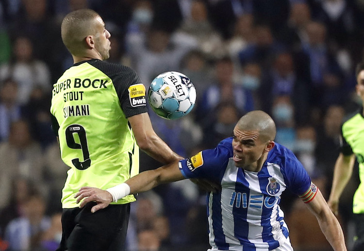 Islam Slimani bermain baik di Liga Champion