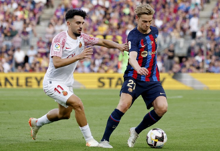 Frenkie de Jong jadi salah satu gelandang terbaik La Liga